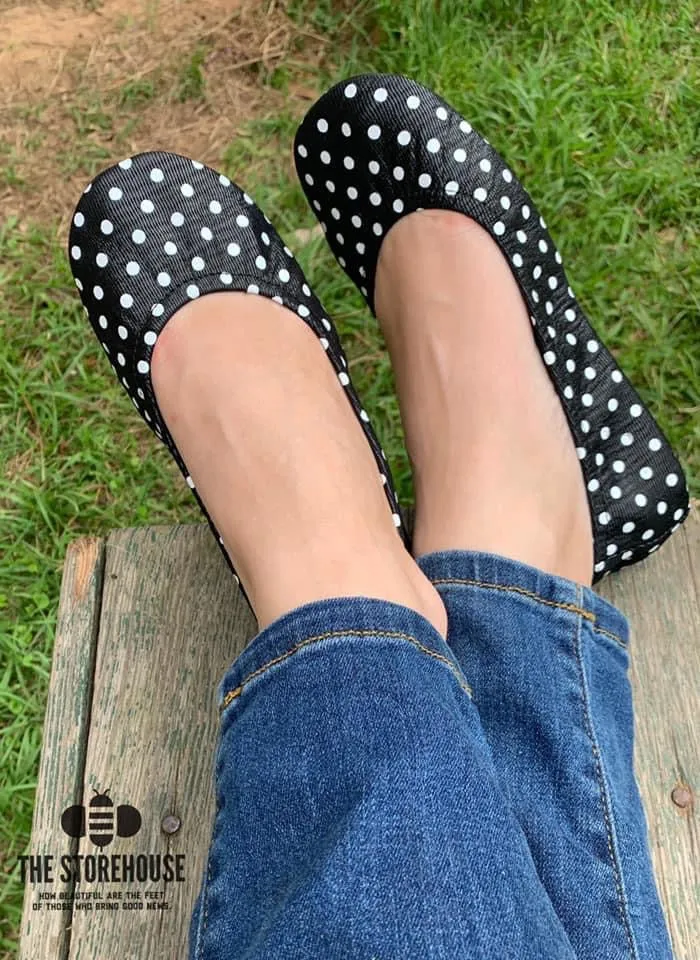 Black and White Dots