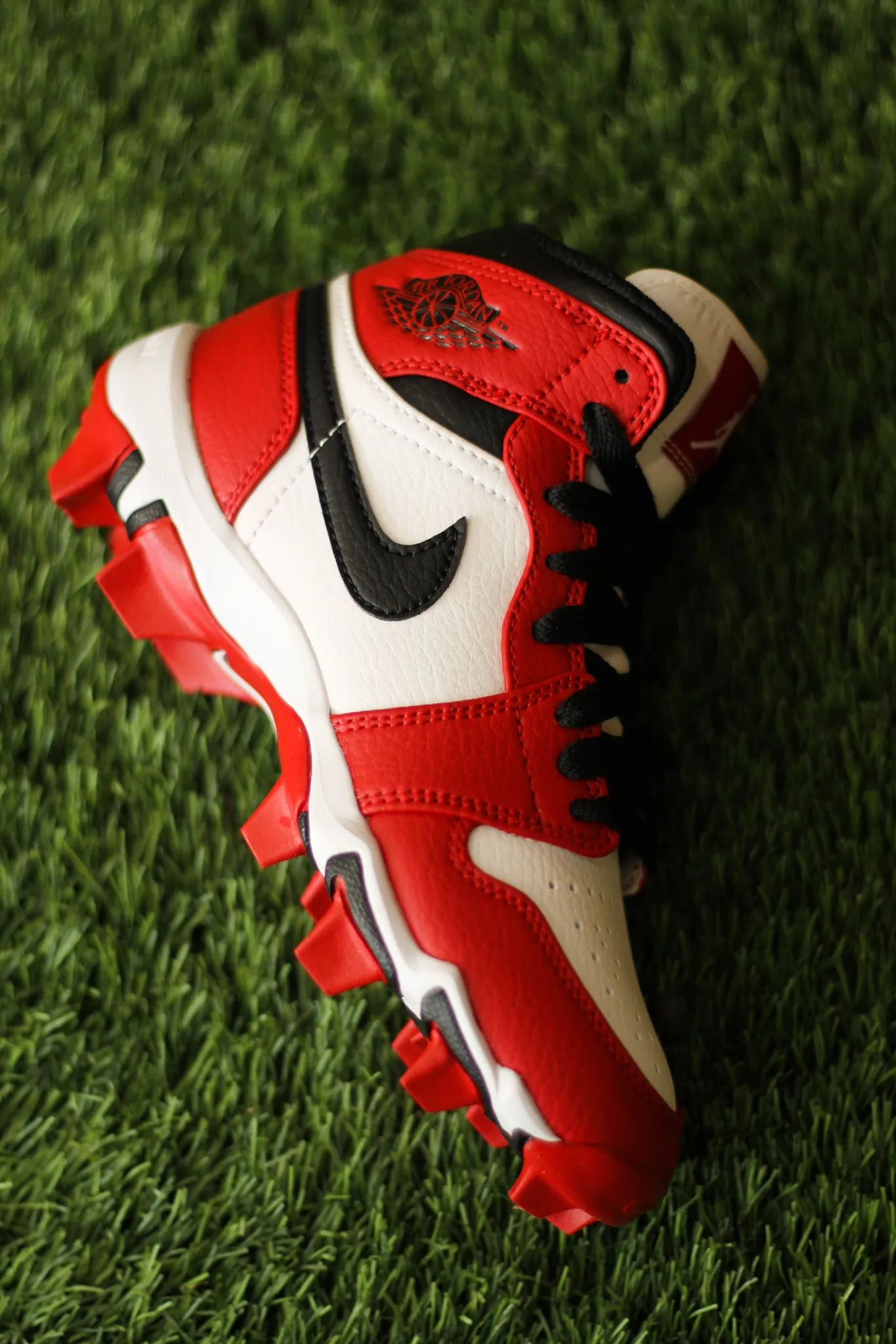 JORDAN 1 MID YOUTH CLEAT (GS) "GYM RED"