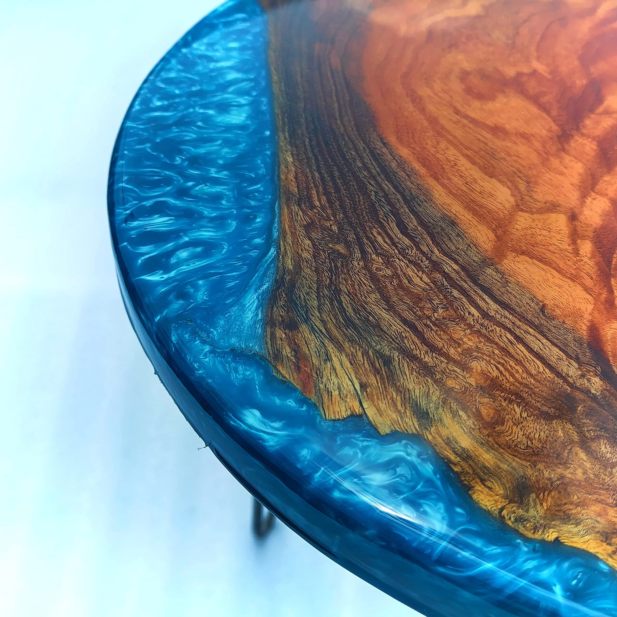 Nav Konst Epoxy Resin Blue Metallic Mold Designed Table | Solid Natural Wooden Rounded Table with Iron Stand | Water Proof & Weather Resistance Table with 9 Inches Radius