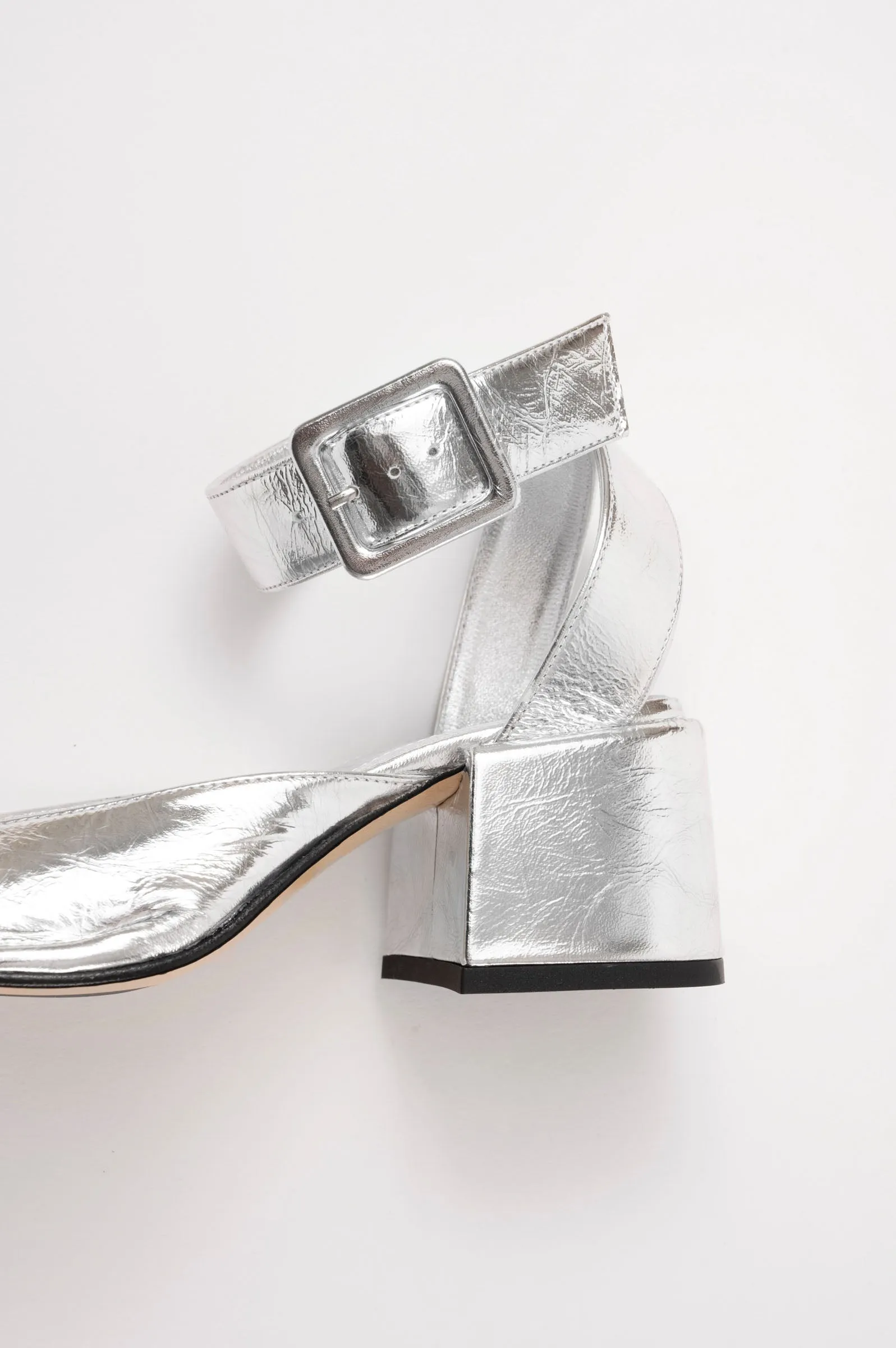 YASU - Silver Wrinkled Polished Leather Pumps